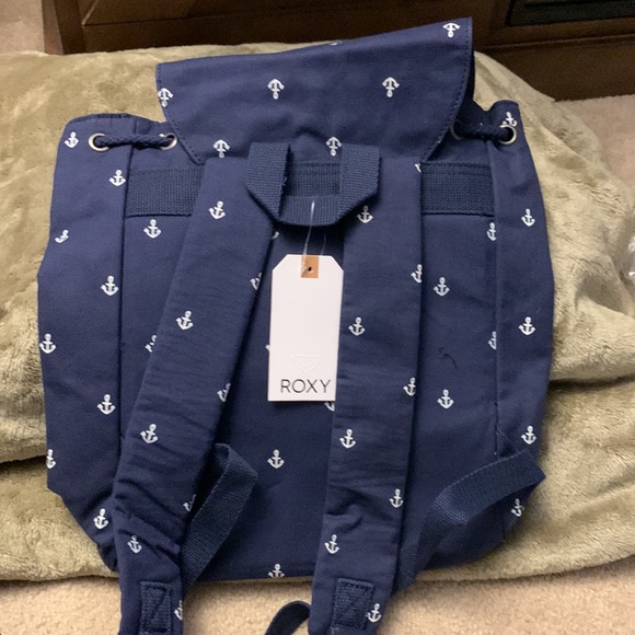 New Roxy drawstring backpack. - Picture 3 of 8
